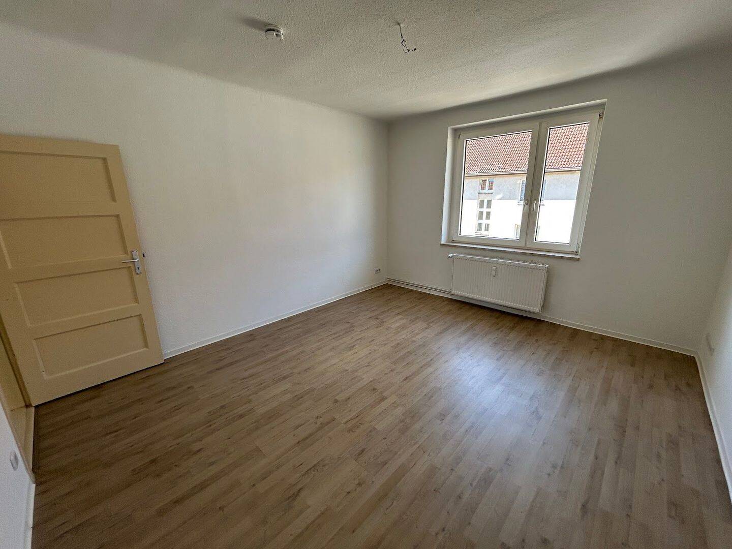 Nicht lang überlegen! Geräumige 2-Zimmer-Wohnung mit Balkon! – Magdeburg – Vorschaubild 4