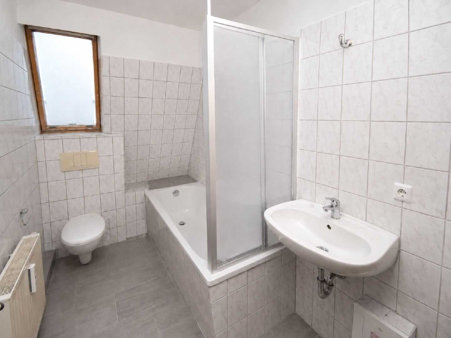 3-Zimmer-Wohnung mit separater Küche, Badewanne, Laminat – Magdeburg – Vorschaubild 6