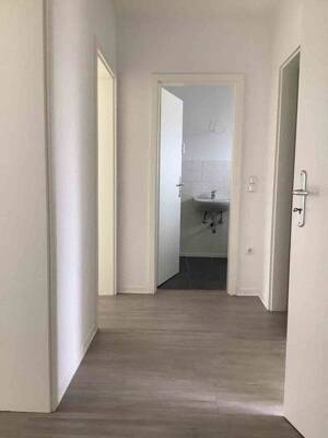 Sommeraktion: Mieten Sie noch für Juli 26 und sparen Sie 1 Grundmiete! Perfekte 2 Zimmer mit Balkon in super verkehrsarmer Wohnstraße – 46045 Oberhausen – Vorschaubild 2