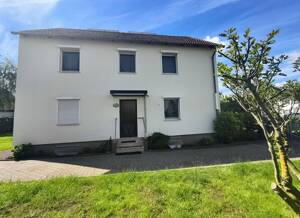 Freistehendes modernisiertes Zweifamilienhaus in Rumpenheim 7,5 Zimmer, 3 Bäder, gr. Garten, Garage