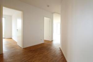 **Großzügie 4- Zimmer-Wohnung im 3.OG mit EBK, Balkon, HWR und Gäste-WC** – 4103 Leipzig – Vorschaubild 8