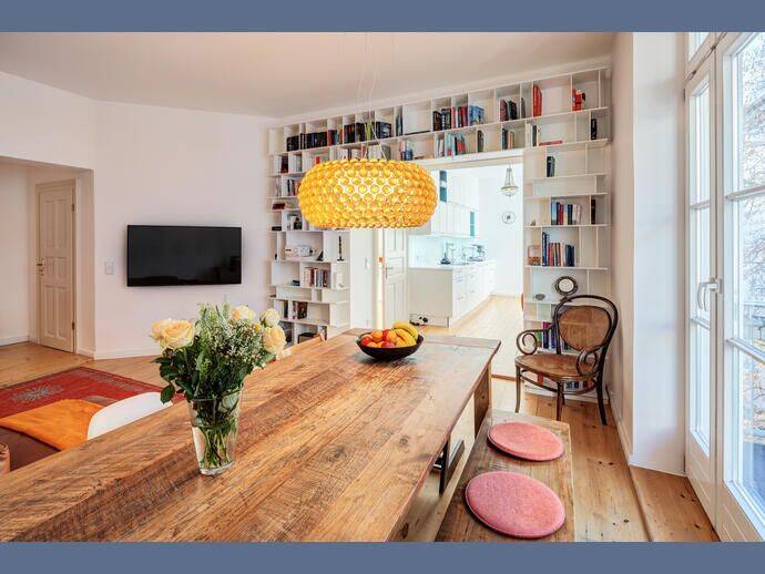 Möbliert: Altbauflair mit Balkon im Rückgebäude – München – Vorschaubild 2
