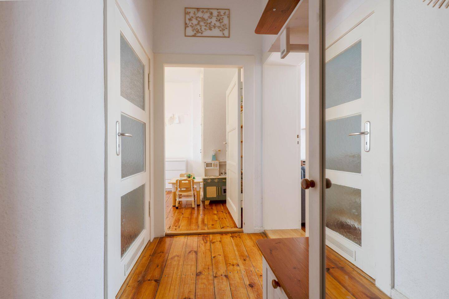 Bezugsfrei: Familiengerechter Altbau mit Balkon und Spielplatz ums Eck – Berlin – Vorschaubild 4