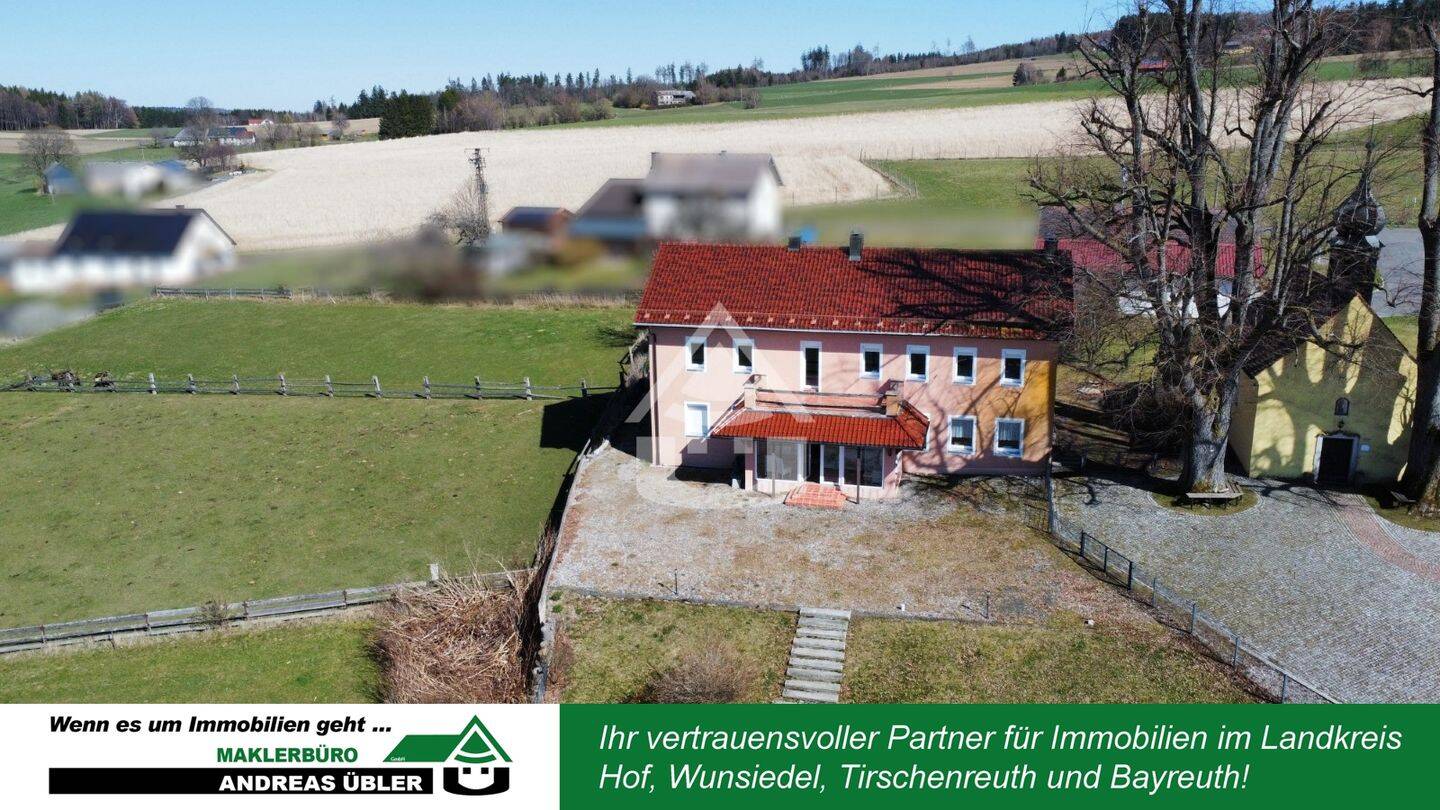 Ehemaliges Schul- und Pfarrhaus in Traumlage! – Waldershof – Bild 1 von 9