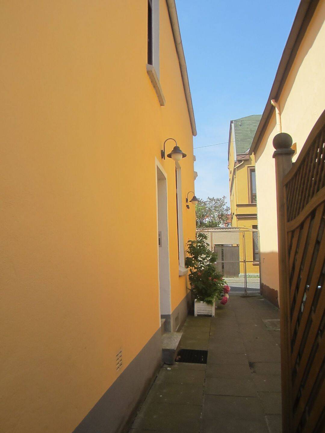 Sehr gepflegtes Zweifamilienhaus mit vermieteter EG-Wohnung und Maisonettewohnung zu verkaufen – Bremerhaven – Vorschaubild 6