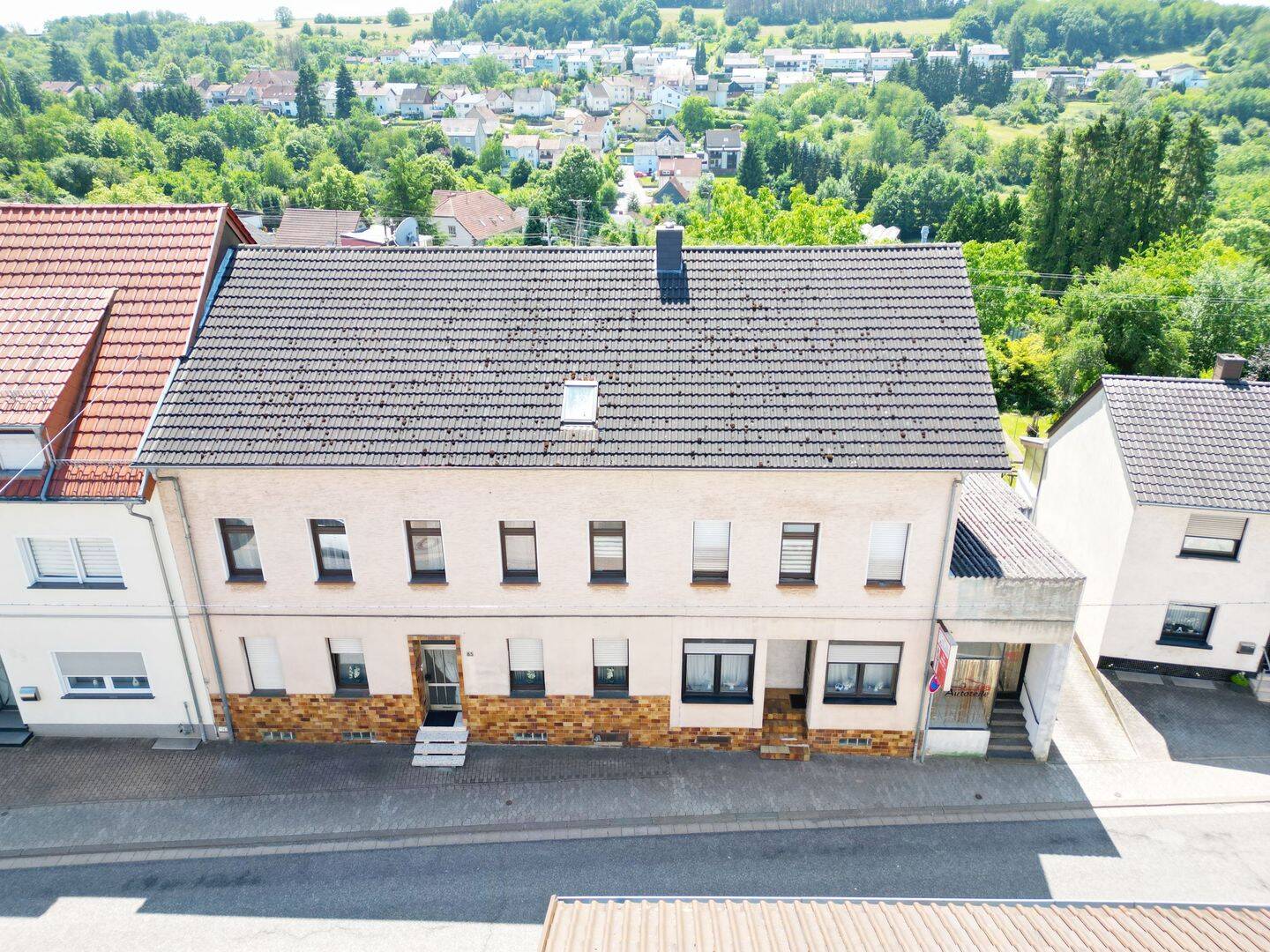 Mehrfamilienhaus mit 2 Garagen und Hoffläche – Eppelborn – Bild 1 von 9