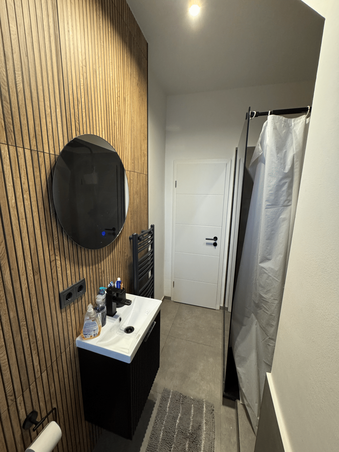 Möbliertes WG Zimmer in modernisierter Wohnung in Nürnberg – Nürnberg – Vorschaubild 2
