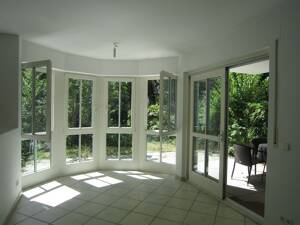 Wunderschöne 2-Zimmerwohnung im EG mit eigenem Gartenanteil und einem Duplexstellplatz (oben) in Alt-Solln. Prov.frei !