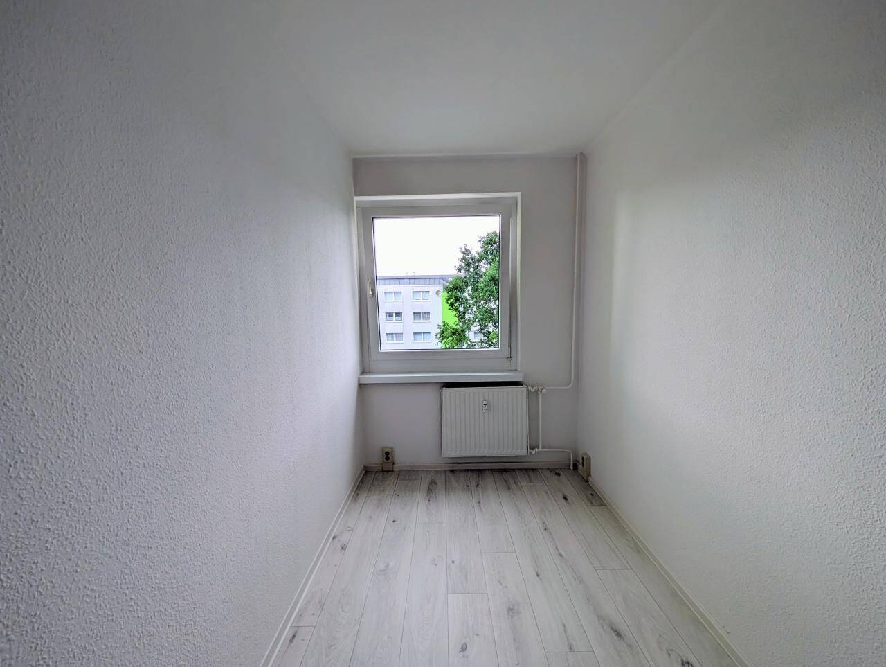 Komfortable 3-Raum-Wohnung mit Badewanne – Chemnitz – Vorschaubild 9