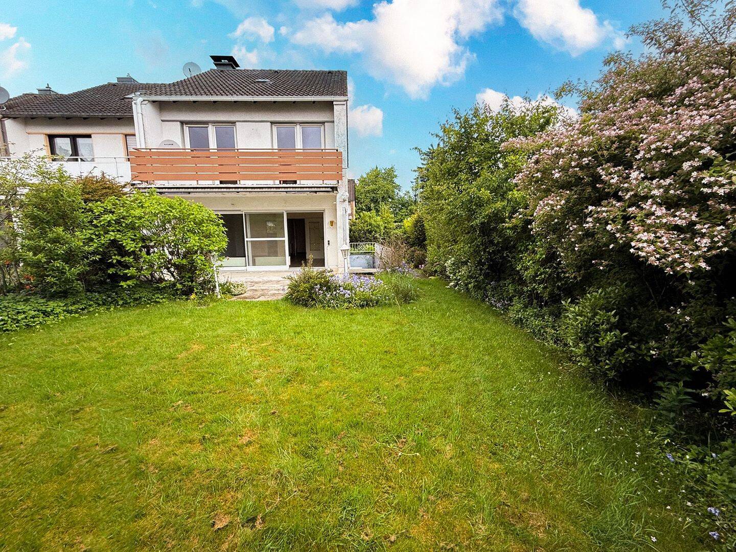Auf dem Hügel: Reiheneckhaus in 42799 Witzhelden - in gefragter Anliegerstraße – Leichlingen – Bild 1 von 9