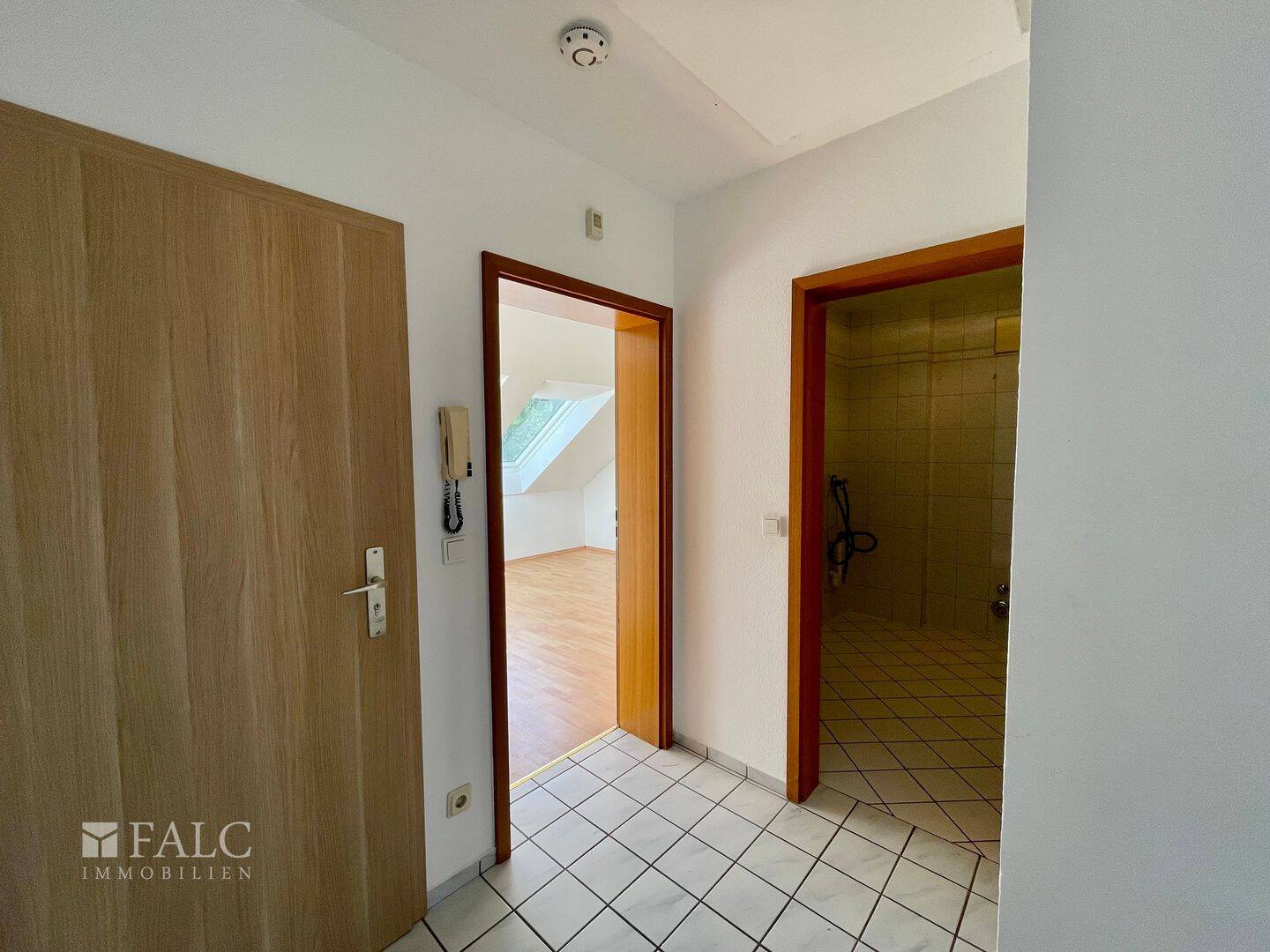 Attraktive 2 Zimmer Wohnung mit Parkplatz und Balkon – Saarbrücken – Vorschaubild 6