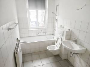 Helle Etagenwohnung mit neuer Einbauküche – 18057 Rostock – Vorschaubild 4