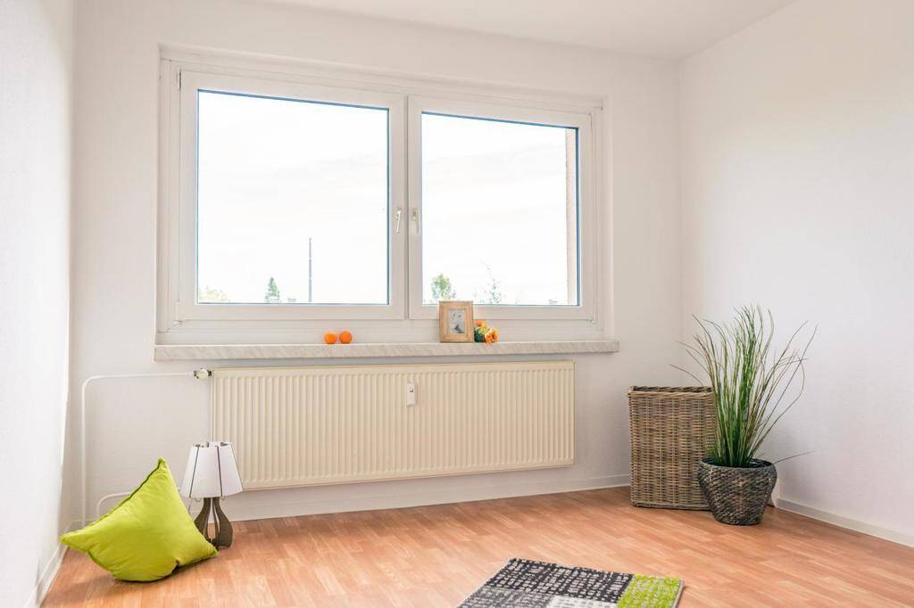 4-Raum-Wohnung mit Balkon in sanierter Wohnanlage – Chemnitz – Vorschaubild 3