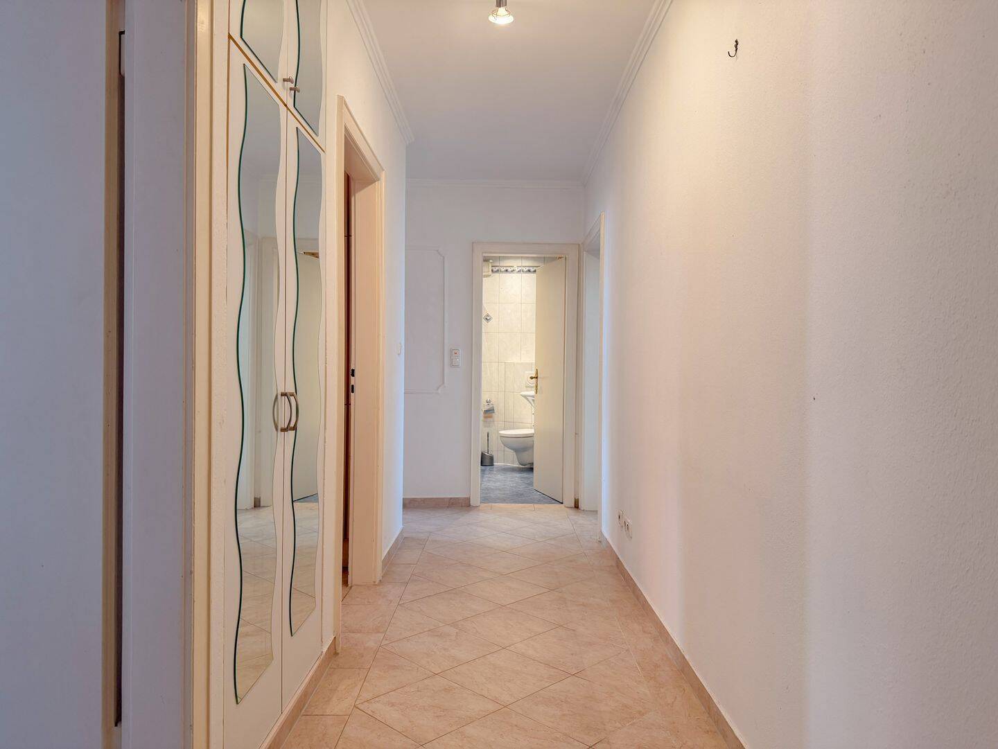 Bezugsfreie Wohnung mit großem Potenzial - ideal für Familien oder Kapitalanleger – München – Vorschaubild 7
