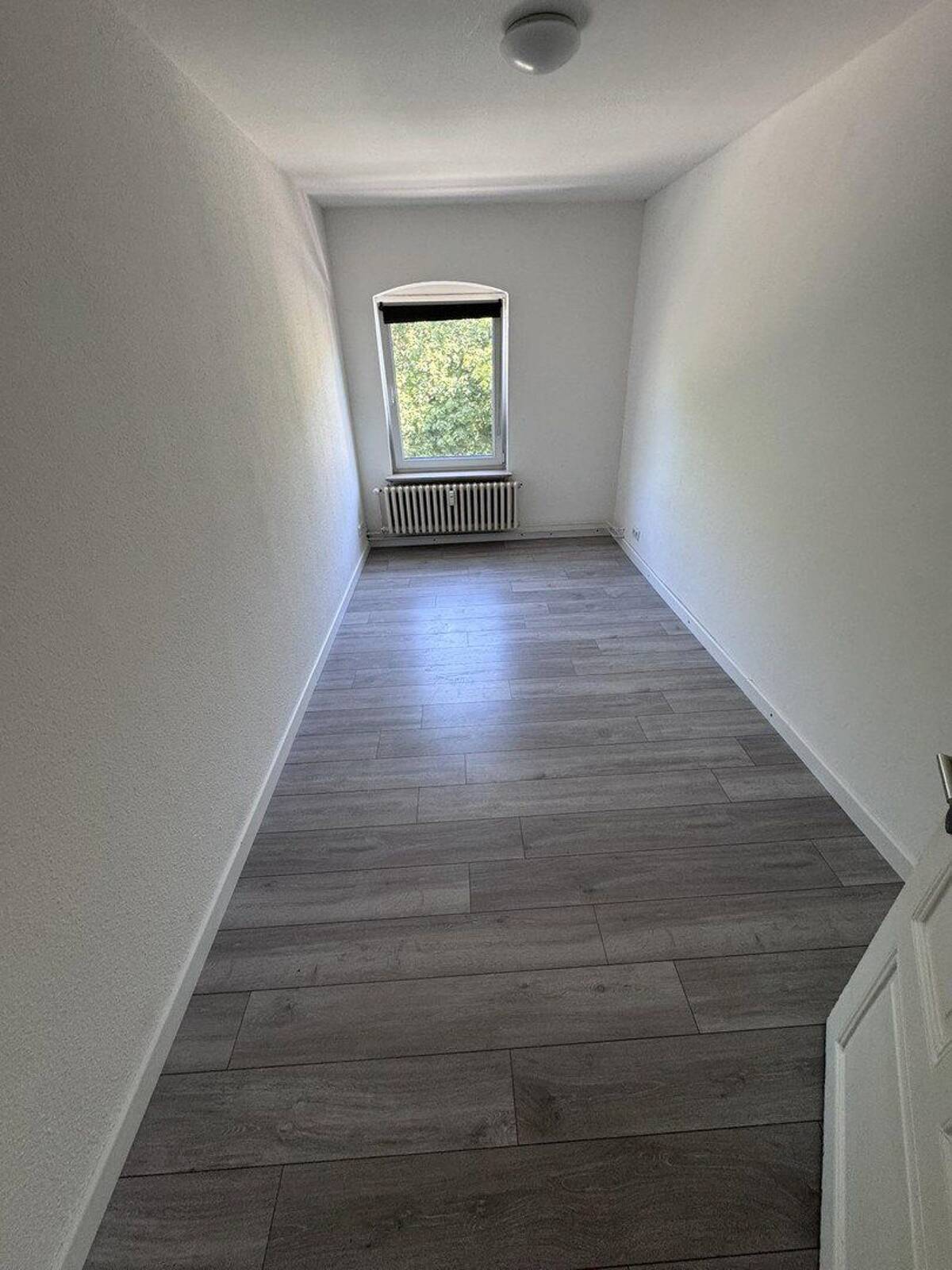 Frisch renovierte 4-Zimmer-Wohnung mit Balkon in zentraler Lage von Flensburg – 24939 Flensburg – Bild 1 von 9