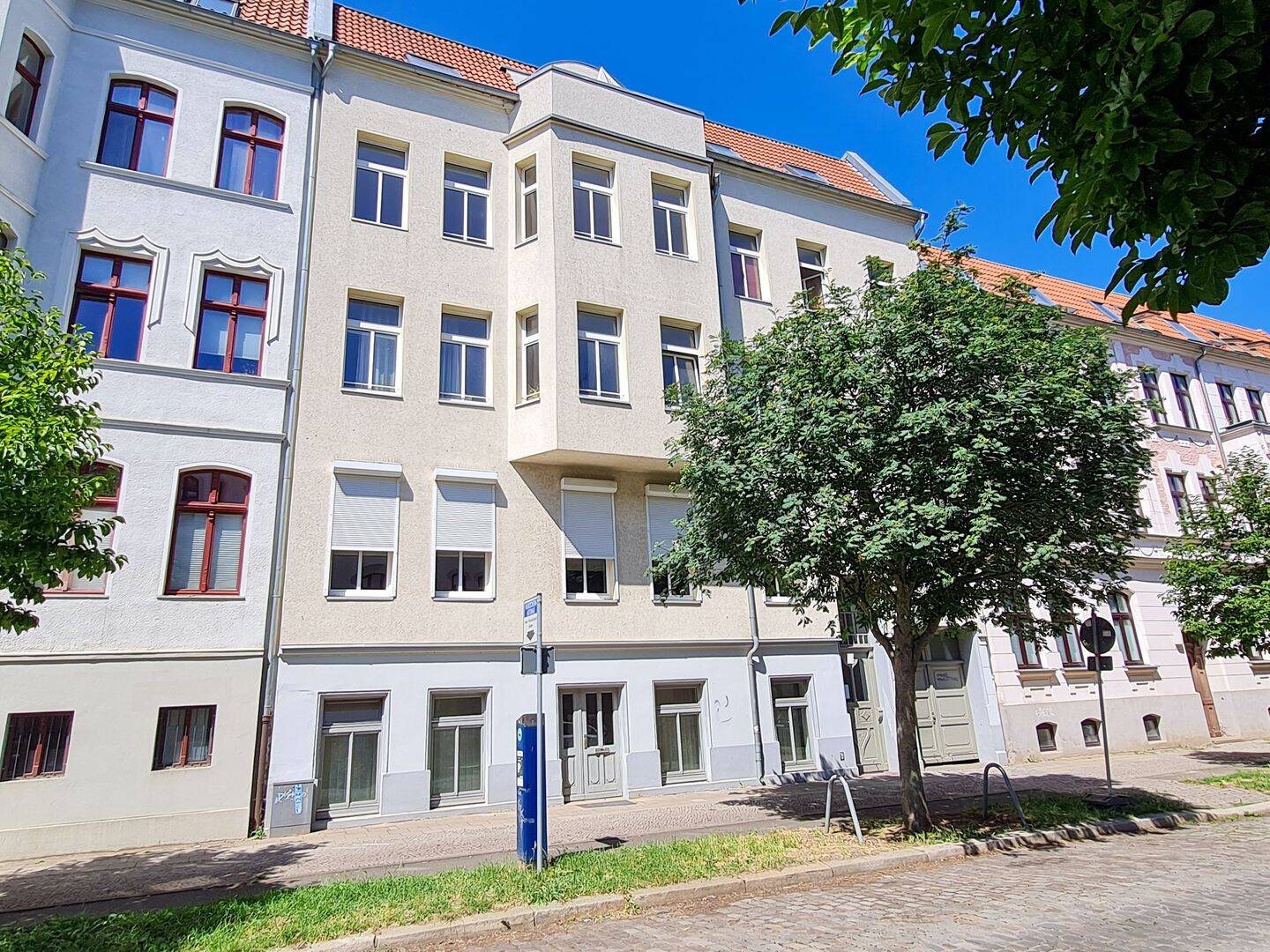 Groß wie ein Haus! Altbauwohnung mit Erker & Balkon