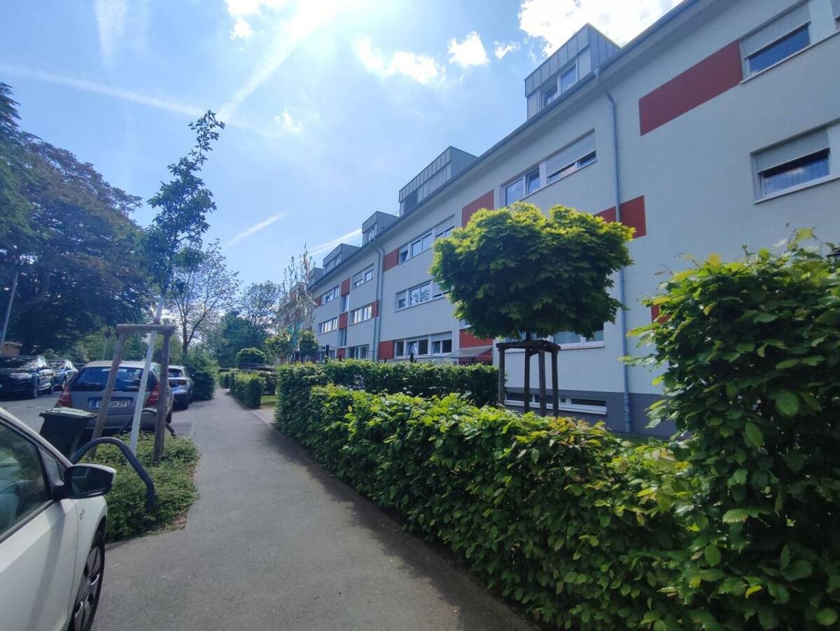 Top aufgeteilte 3 Zimmer Wohnung mit Balkon! Möbelübernahme erwünscht! – 53177 Bonn – Bild 1 von 9