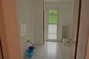 Helle 3-Zimmer-Wohnung mit modernem Bad und Balkon ins Grüne – 45136 Essen – Vorschaubild 4