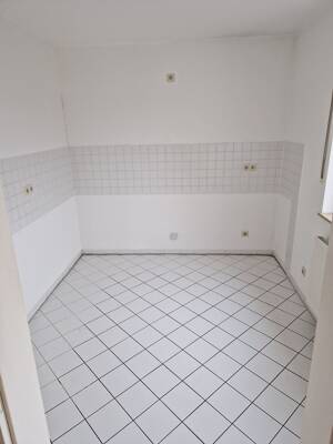 Schöne Maisonettewohnung/ 2Raum, Bad Küche mit Fenster/ Balkon und Dachterrasse – 1099 Dresden – Vorschaubild 5