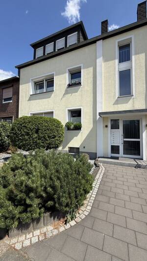 Charmante Dachgeschosswohnung mit Entwicklungspotenzial - Spitzboden & Balkonperspektive – 47269 Duisburg – Vorschaubild 3