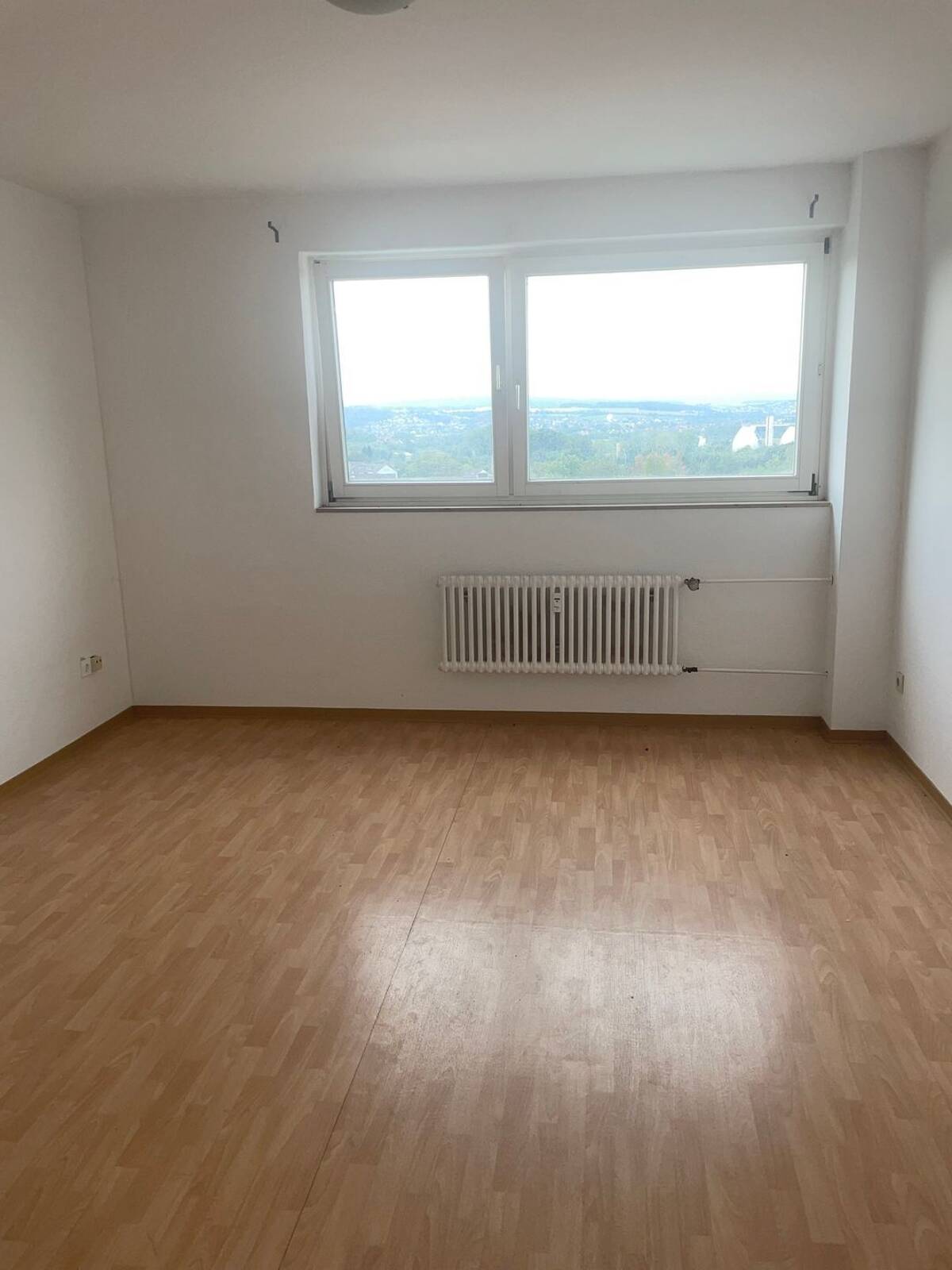 *zwei Monate mietfrei* 1-Zimmer Apartment mit Ausblick und Einbauküche - perfekt für Studenten! – 34125 Kassel – Bild 1 von 2