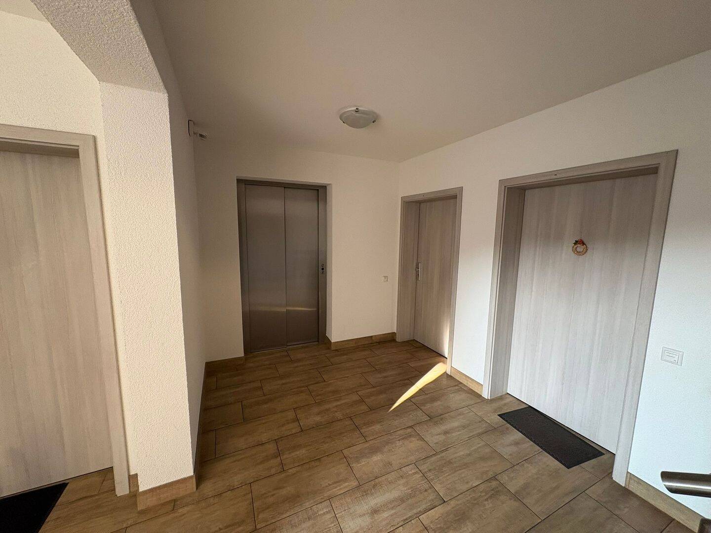 Modernes Wohnensemble mit barrierefreien Wohnungen, hoher Auslastung & zusätzlichem Gewerbepotenzial – Kitzingen – Vorschaubild 7