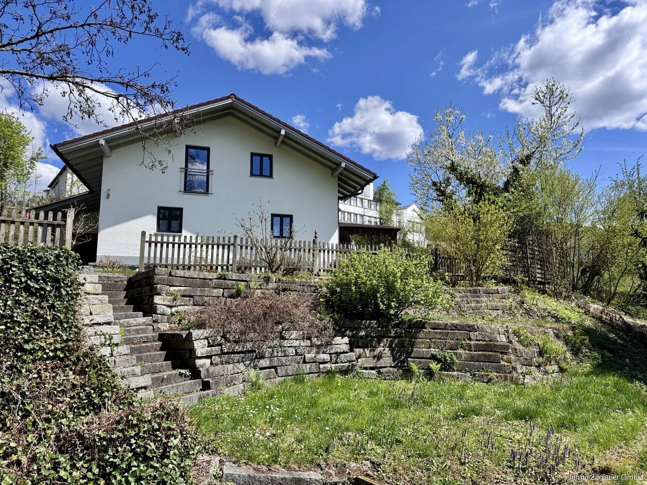 Wohnen mit Stil: Modernisiertes Einfamilienhaus mit Garage & großem Grundstück - ideal für Familien – Bernried – Bild 1 von 9