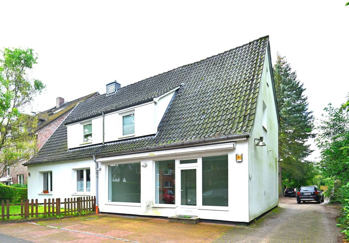 Wohn- und Geschäftshaus in HH-Bramfeld: Laden und 3 Wohnungen, bezugsfrei – 22175 Hamburg – Bild 1 von 3