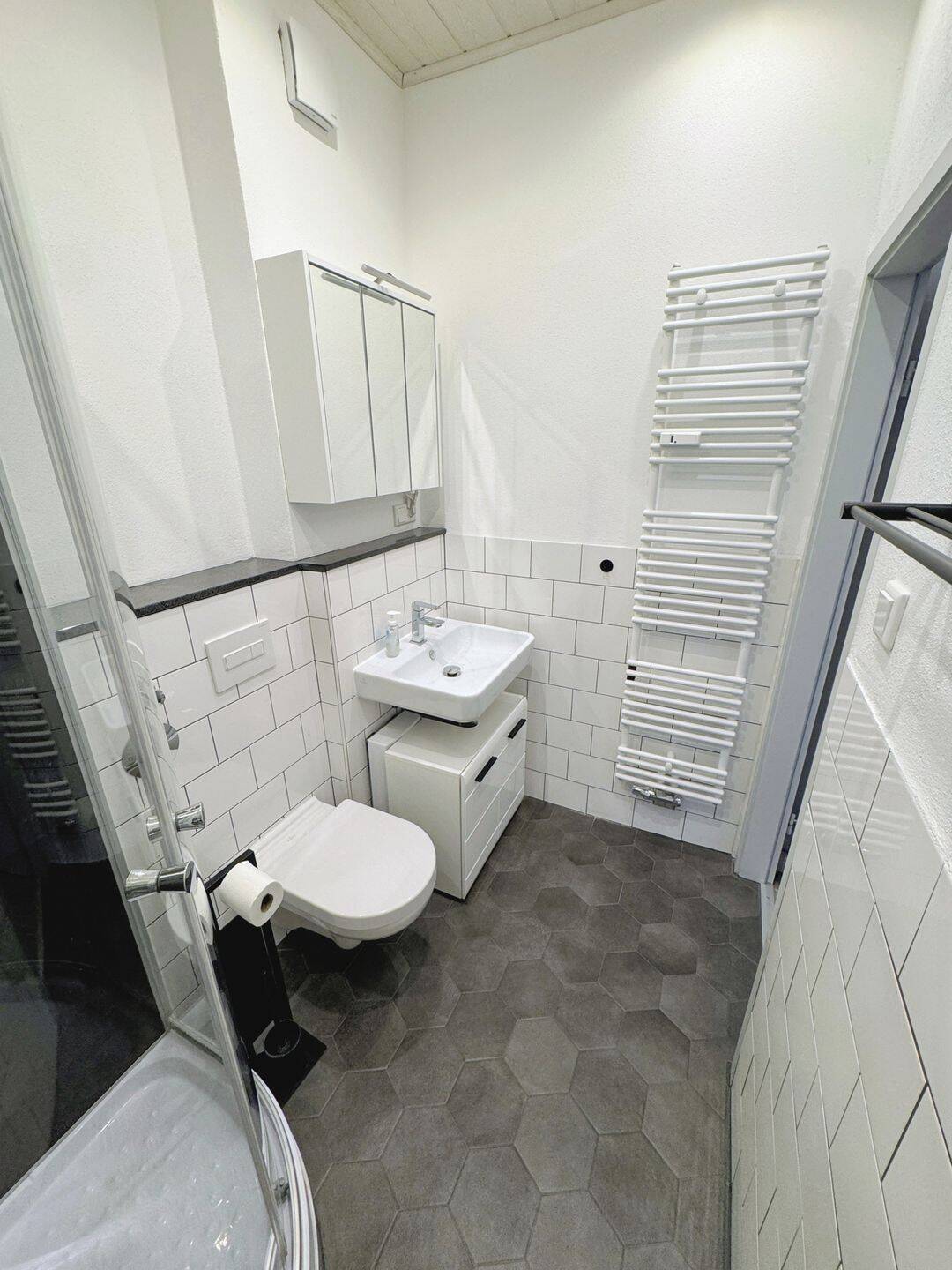 Sanierte 4 Zimmer Wohnung in zentraler Lage mit Balkon – Nürnberg – Vorschaubild 8