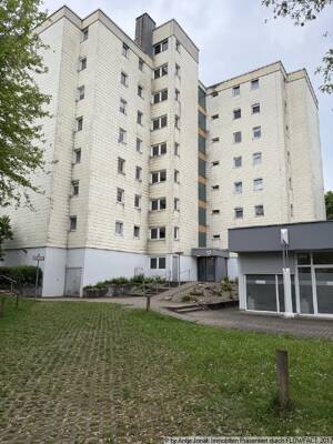 Wohnen mit Weitblick - 3 Zimmer-Wohnung mit sonnigem Balkon in Esslingen-Berkheim – 73734 Esslingen am Neckar – Vorschaubild 1