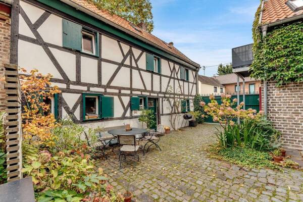 Villa in 50999 Köln mit 673,91 m² kaufen