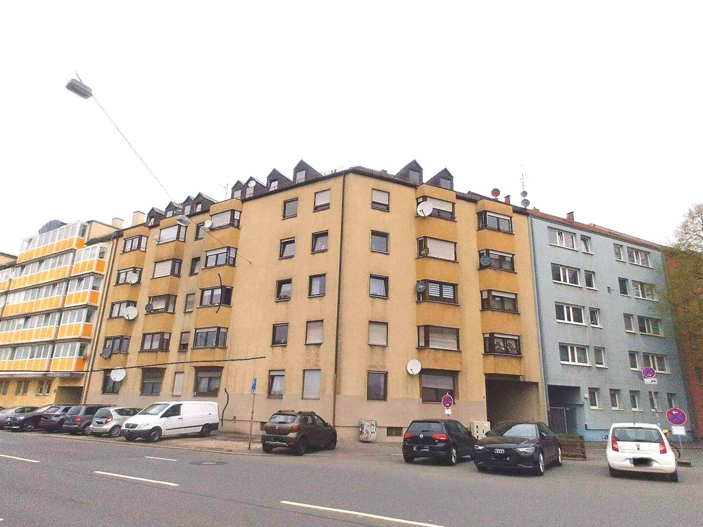 Großzügige, barrierearme 3,5 - Zimmer Wohnung mit 13 m² Balkon und zwei KFZ-Stellplätzen – Nürnberg – Bild 1 von 9