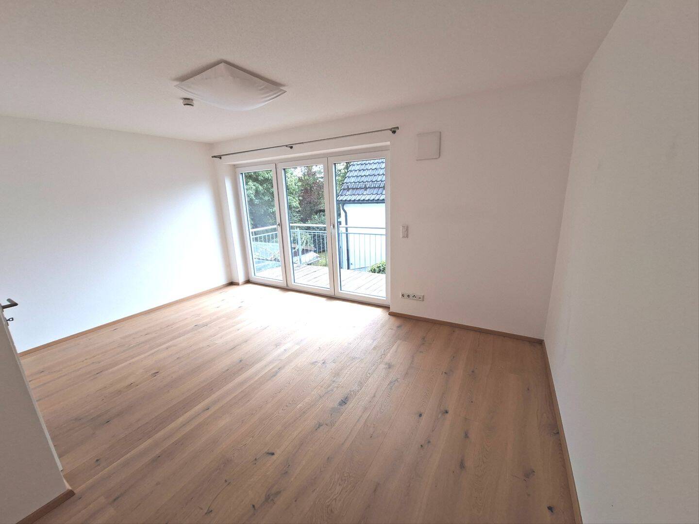 Familienfreundliches 5-Zimmer-Reihenhaus mit Dachterrasse und Hobbyraum – München – Vorschaubild 9