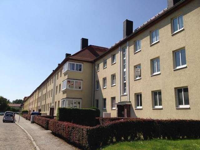 Gemütliche 2-Raum Wohnung mit Balkon ins Grüne sucht Nachmieter.