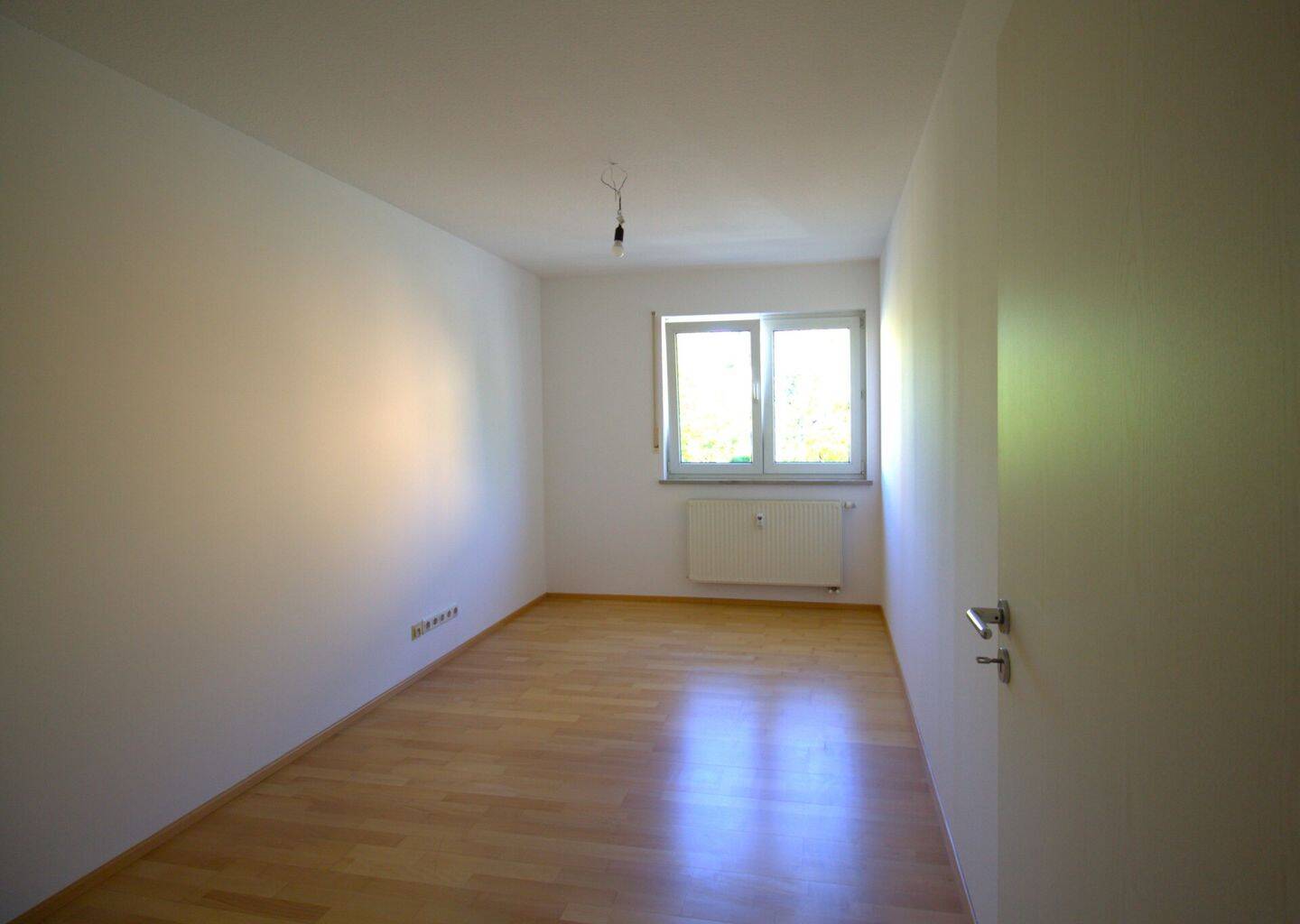 Ruhig, hell, zentral - Ihre neue 4-Zimmer-Oase & Top-Lage mit Wohlfühlfaktor – Nürnberg – Vorschaubild 6