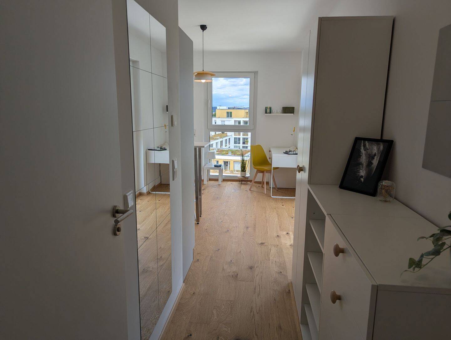 Stilvoll möbliertes & lichtdurchflutetes Studentenapartment direkt an der Uni | 8. Etage, Fernblick – Regensburg – Vorschaubild 4