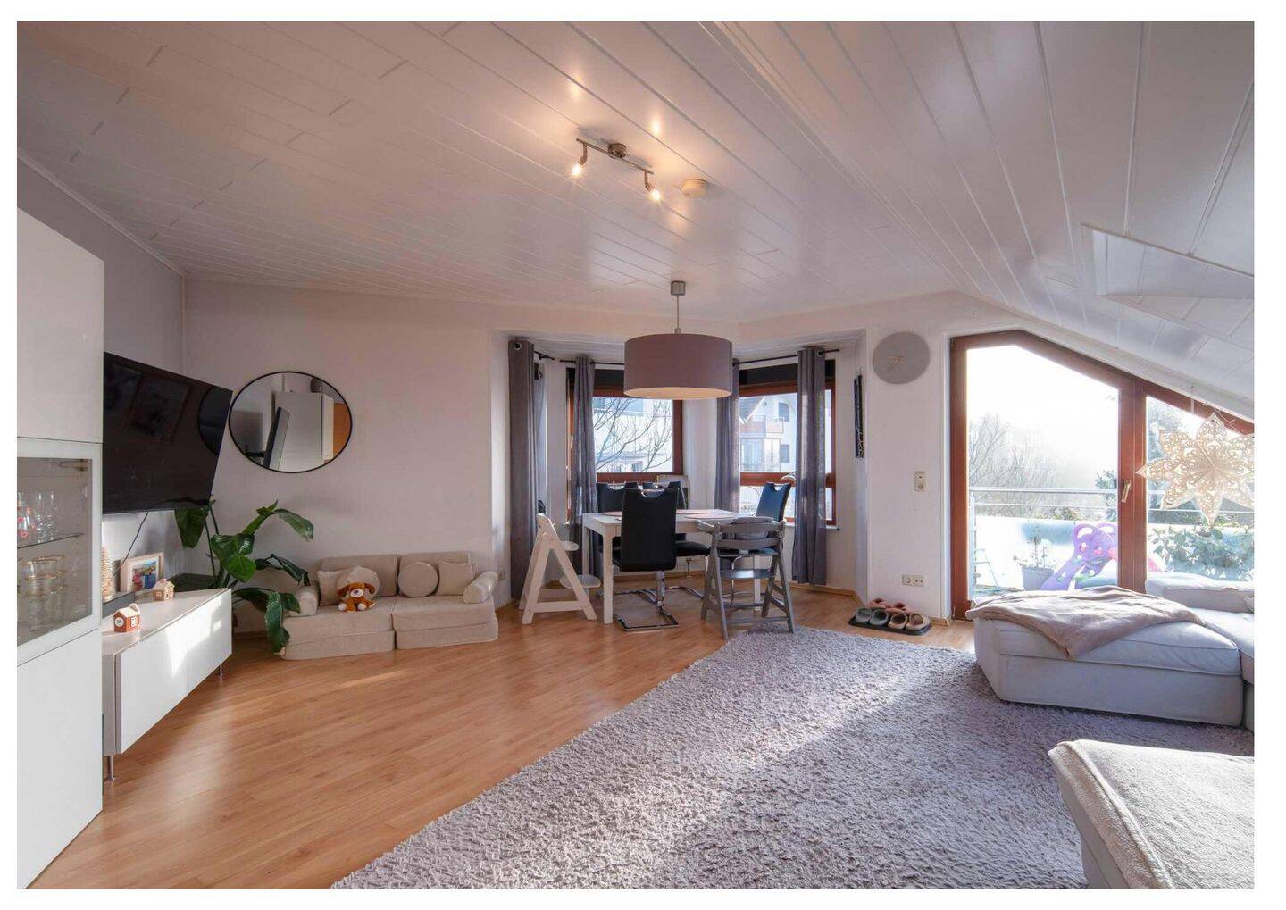 Helle, elegante 3 Zimmer Dachgeschosswohnung mit 80 m² in einem 3 Familienhaus zu vermieten. – Niedernhausen – Vorschaubild 7