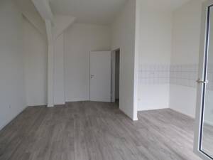 Großzügig geschnittene DG-Wohnung mit Balkon ***Laminatfußboden***Wannenbad*** – 12459 Berlin – Vorschaubild 3