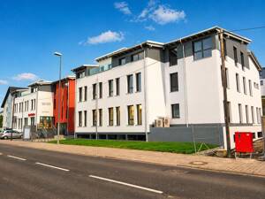 Etabliertes Ärzte- und Geschäftshaus mit Zusatzpotenzial durch Penthouse-Flächen in Mainz – 55130 Mainz – Vorschaubild 2
