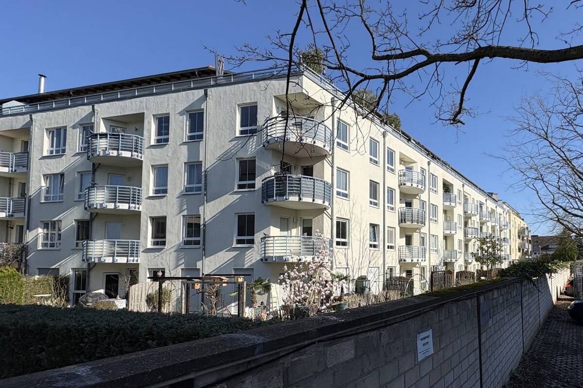 Rodenkirchen, Gutgeschnittene vermietete 3-Zimmer-Wohnung nebst Tiefgaragenstellplatz – 50996 Köln – Bild 1 von 4