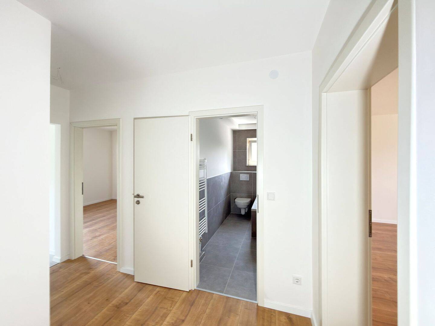Erstbezug nach Sanierung: Helle 3,5-Zimmer-Wohnung mit Weitblick in zentraler Erlanger Lage – Erlangen – Vorschaubild 3