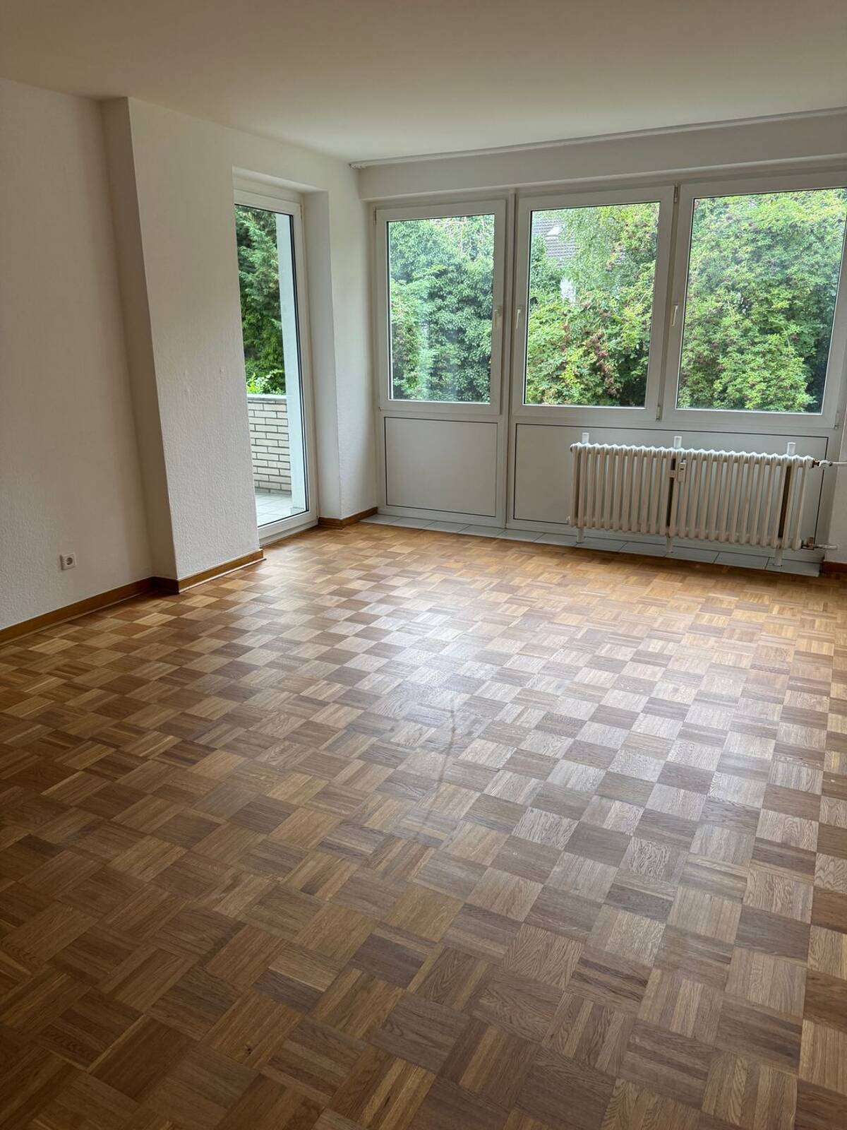Ihr neues Zuhause :Helle 3-Zimmer-Wohnung im EG/Hochparterre – 40547 Düsseldorf – Bild 1 von 6