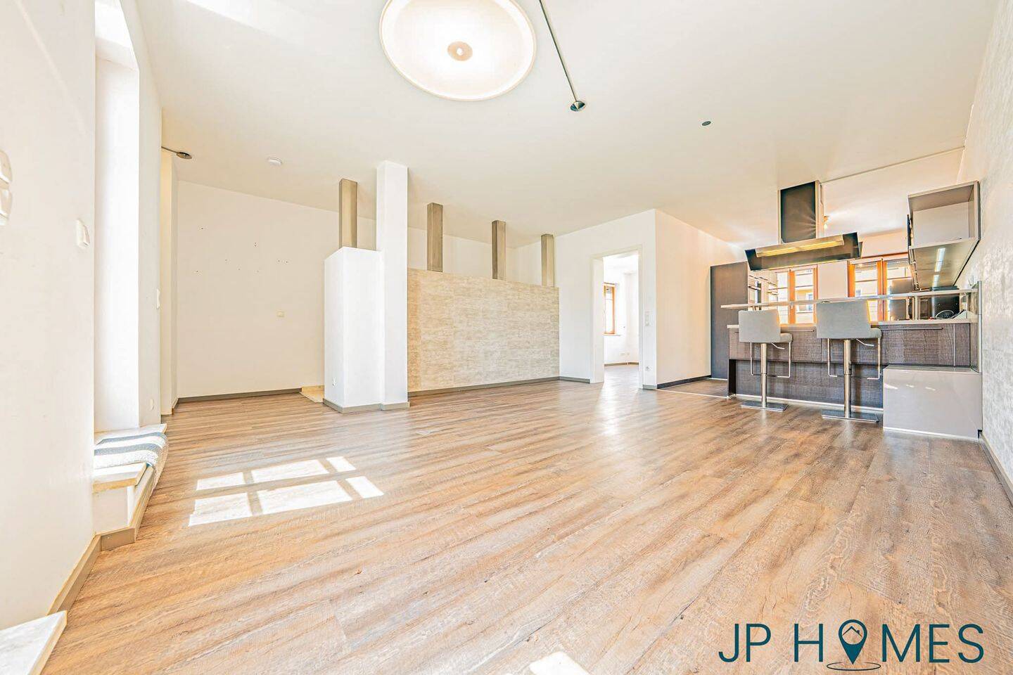 Exklusive 2-Zimmer-Maisonettewohnung mit Dachterrasse und Wasserzugang