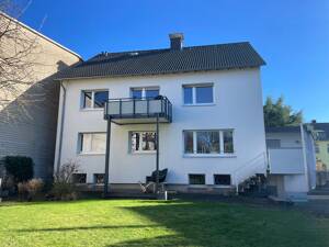 Solides Zweifamilienhaus mit zwei vermieteten Wohneinheiten