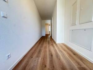 Ihr neues Zuhause mit moderner Wohnküche, lichtdurchfluteten Räumen und großzügiger Loggia – 89231 Neu-Ulm – Vorschaubild 9