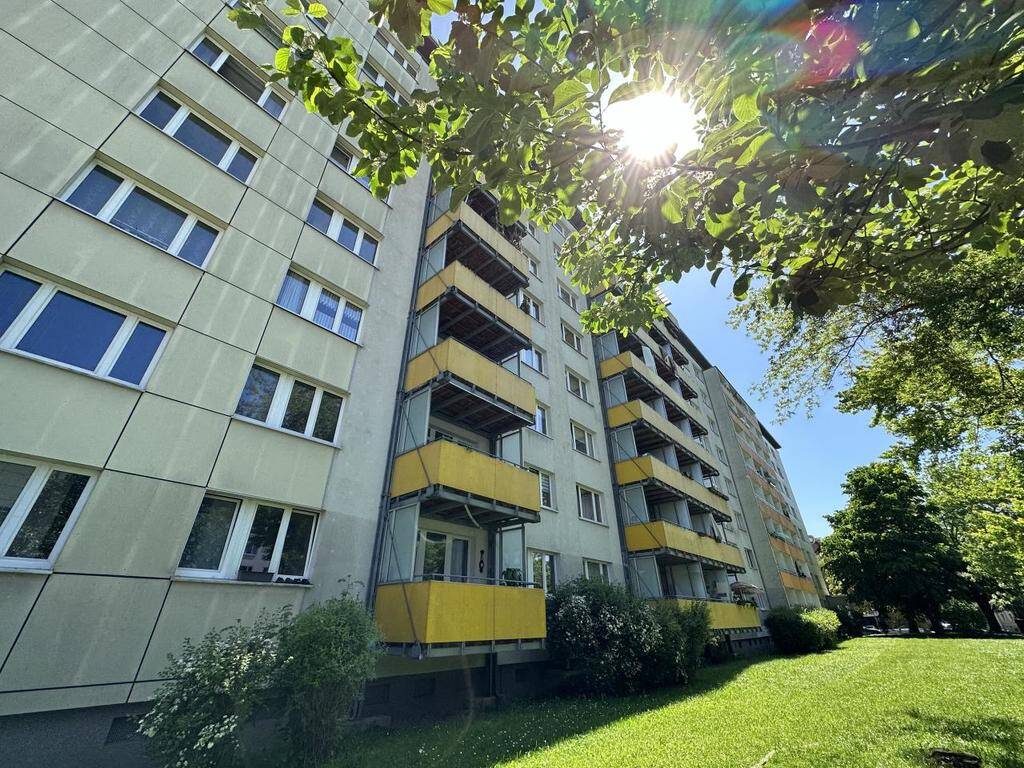 Urban gelegene 2-Raum-Wohnung mit Balkon – Chemnitz – Vorschaubild 4