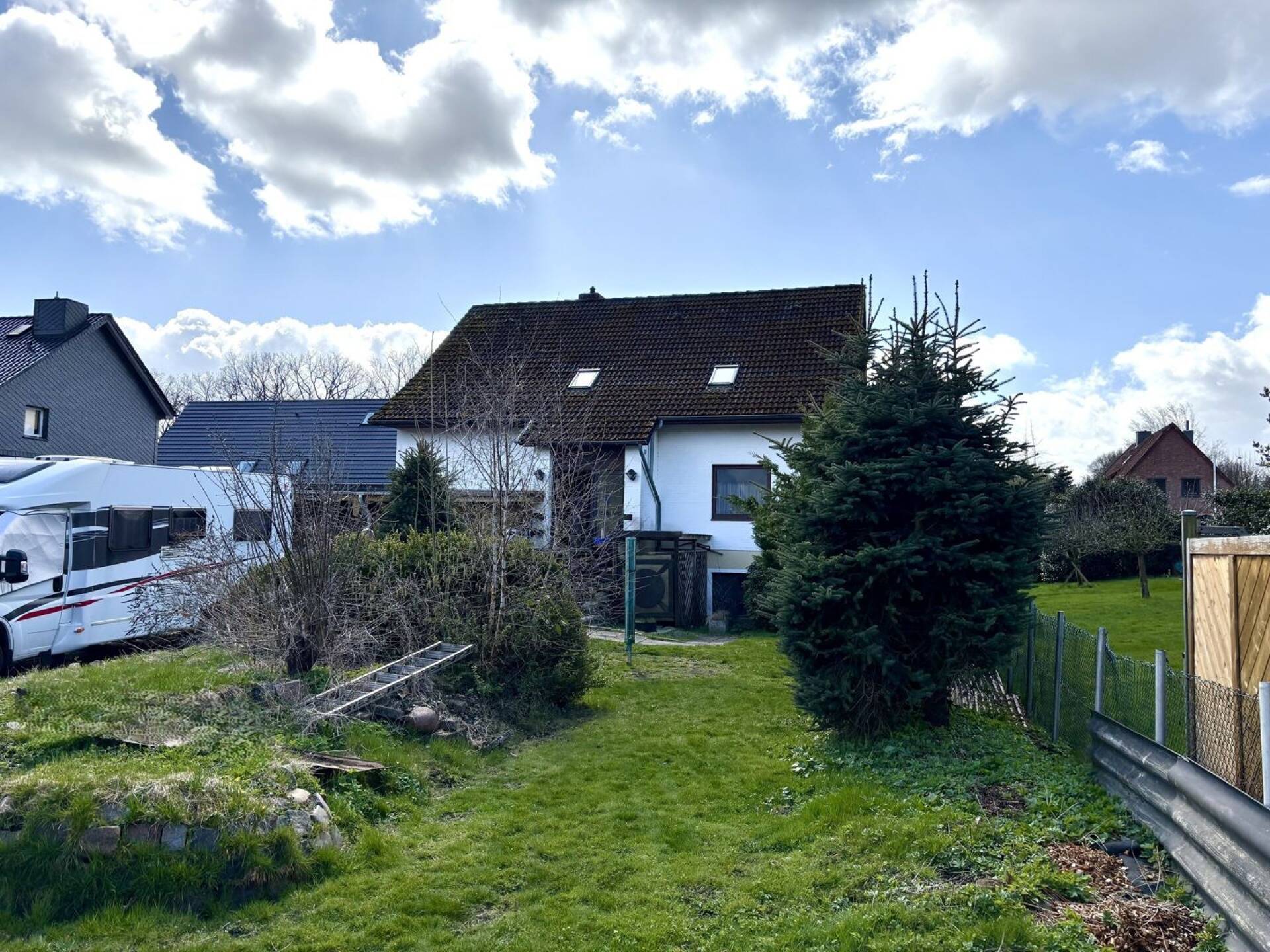 Mehrfamilienhaus in 21218 Seevetal mit 215 m² kaufen