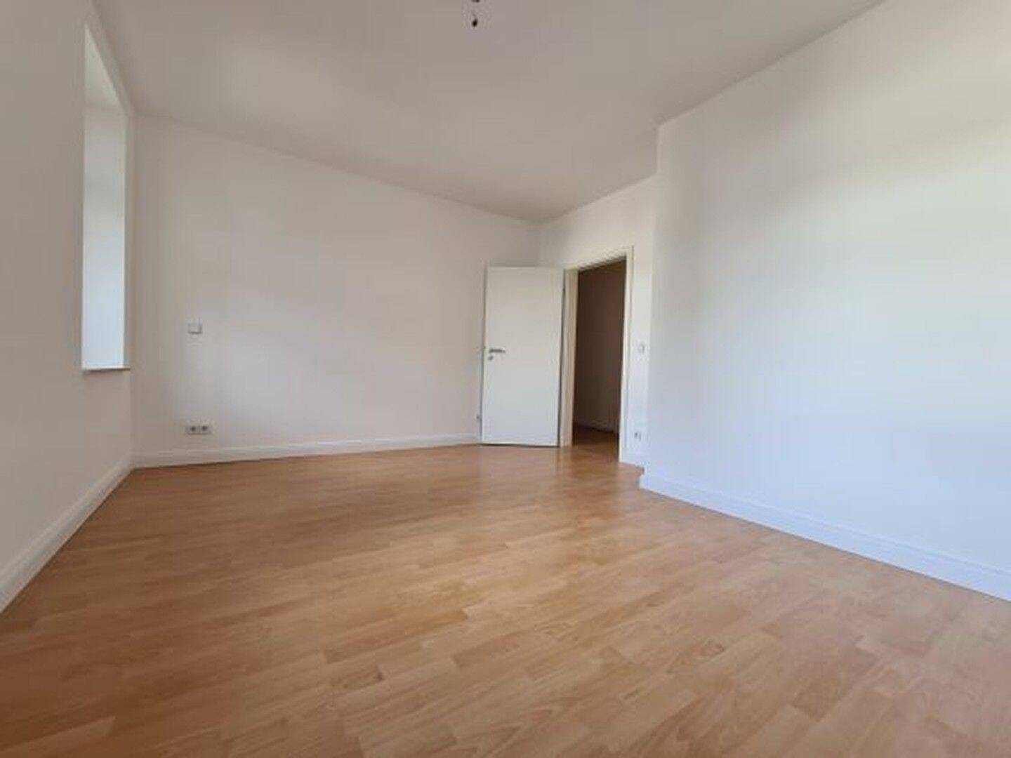 Moderne Wohnung mit Einbauküche, 3-Zimmer, offener Grundriss und Balkon in Chemnitz – Chemnitz – Vorschaubild 2