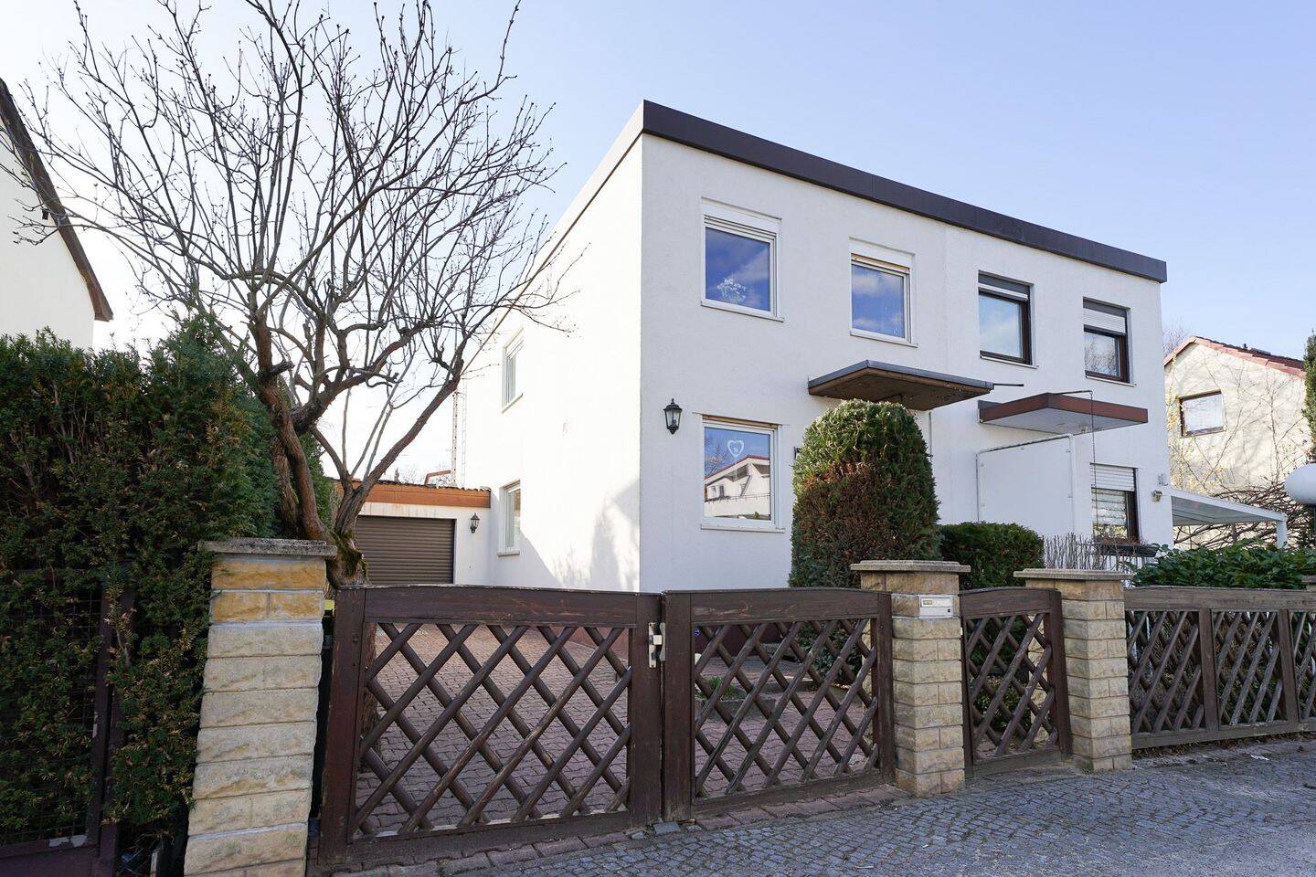 Ruhig gelegen in Lichtenrade: Gepflegte Doppelhaushälfte mit Garage, Keller und großem Grundstück – Berlin – Vorschaubild 2