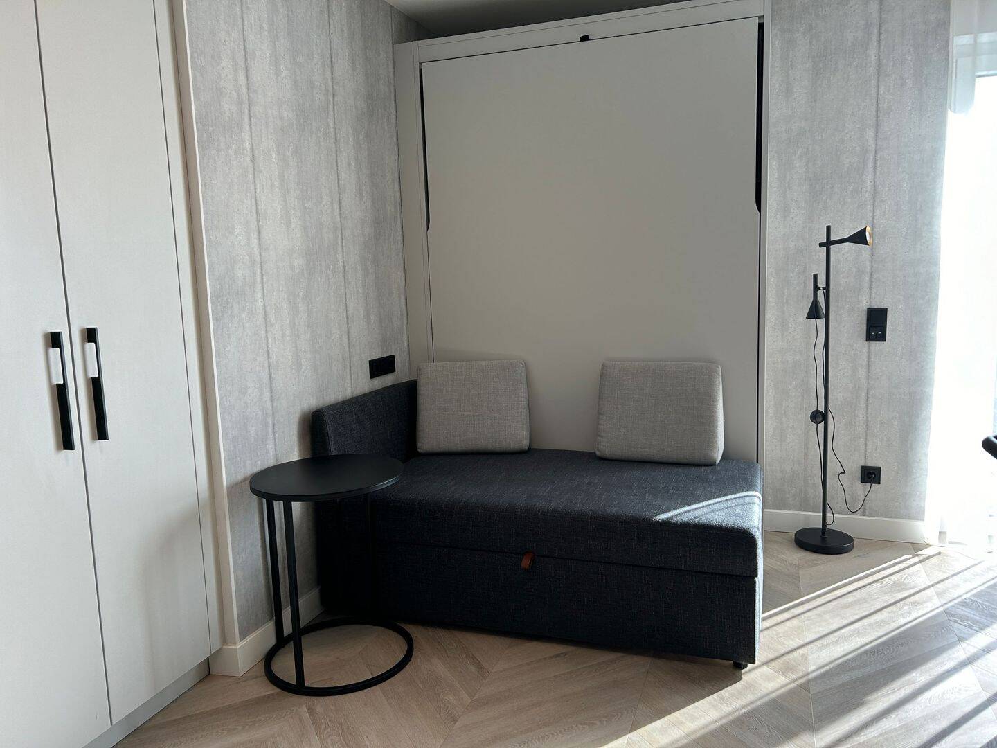 Vollmöbliertes Apartment mit Balkon in zeitlos schönem Design | ab sofort verfügbar! – Düsseldorf – Vorschaubild 2